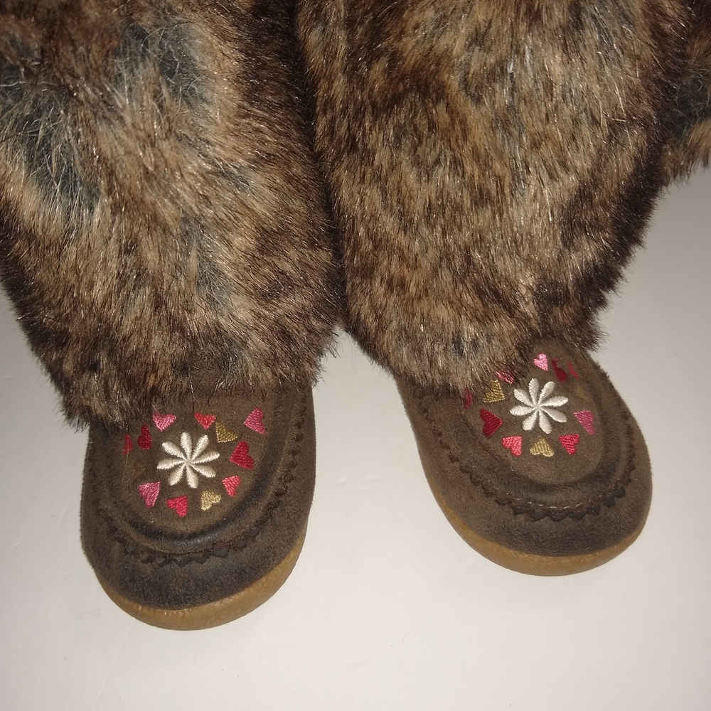 Faux Fur Trimmed Brown Slippers with Embroidery